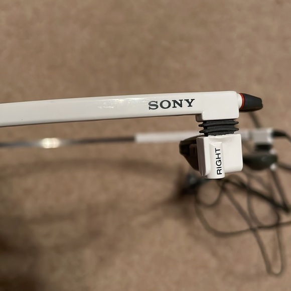 VERY rare Sony walkman F10, smallest cassette player made - Picture 6 of 8